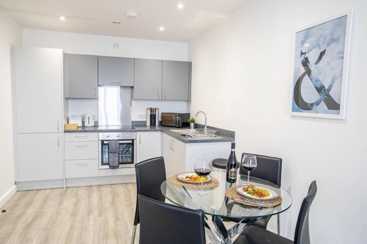 Luxury Apartments Available Next To Train Station - The Wallgate Apartments Wigan - Free Parking Exterior photo