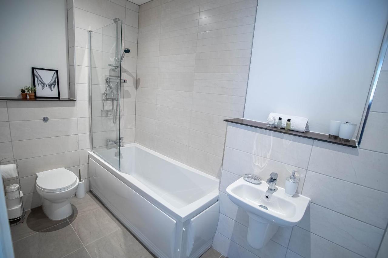 Luxury Apartments Available Next To Train Station - The Wallgate Apartments Wigan - Free Parking Exterior photo