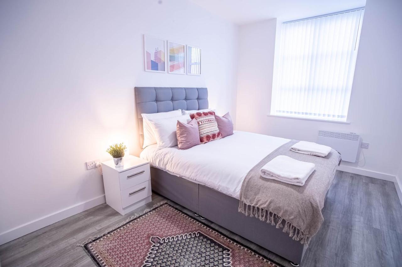 Luxury Apartments Available Next To Train Station - The Wallgate Apartments Wigan - Free Parking Exterior photo